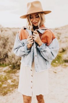 boho style inspiration | spring and summer outfit ideas | tan fedora hat with oversized denim jacket and white button down mini dress Mini Outfits, Layering Jacket, Trendy Spring Outfits, Hooded Denim Jacket, Free People Clothing, In The Desert, Trendy Clothes For Women, Boho Stil