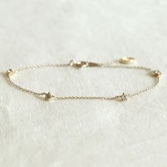 Lucky star bracelet 💫 When we see a shooting star, we make wishes and good luck. If this lucky star is always with you, it will be like this dreamy moment. We made a new lucky star bracelet for you. Little stars dangling from silky chains, You can't take your eyes off these twinkling stars. We used two colors beige and yellow gold. The beige gold chain goes well with any skin tone, and the yellow gold star is a special accent to the bracelet. We can engrave the initials you want on the oval cha Twinkling Stars, Bracelet Diamond, Bracelet Chain, Jewelry Studio, Star Bracelet, Star Jewelry, Lucky Star, Shooting Star, Bracelet Charm