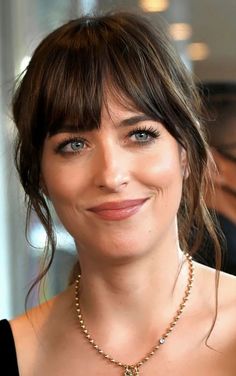 Dakota Johnson ❤️ - Dakota Johnson fp Fringe Dakota Johnson, Wedding Fringe Hairstyles, Bottleneck Bangs Oval Face, Bottleneck Bangs Dakota Johnson, Kate Middleton Hair Bangs, Dakota Johnson Bangs Updo, Dakota Johnson Updo Hair, Thick Bangstyle Hair Medium, Medium Hair With French Bangs