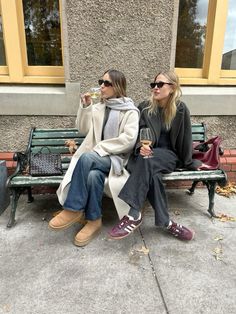 China Travel Outfits, Sambas Winter Outfit, Wine Shoes Outfit, Copenhagen Style Winter Outfits, Paris Outfits Winter French Style, Winter Outfits Paris, Paris Outfits Winter, Copenhagen Outfits, Sambas Outfits