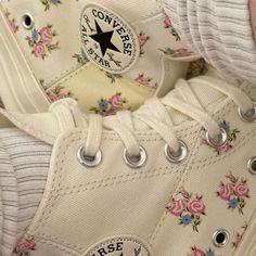 Floral Converse, Converse Aesthetic, Cute Converse, Get In Loser, Aesthetic Coquette, Aesthetic Shoes, Converse Chuck Taylor All Star, Pretty Shoes, Dream Shoes