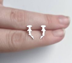 Hey, I found this really awesome Etsy listing at https://www.etsy.com/listing/468308025/sterling-silver-hammerhead-shark-stud Virtual Window, Sea Creature Jewelry, Silver Shark, Jewelry Ocean, Ocean Gifts, Shark Gifts, Shark Necklace, Shark Earrings, Hammerhead Shark