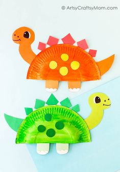 two paper plates with dinosaurs on them and one is made from construction paper, the other has