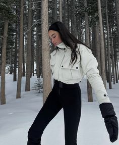 Mini Skirt Outfit Winter, Winter Outfits Blackgirl, Winter Outfits Korean, Looks Adidas, 00s Mode, Stile Blair Waldorf, Adrette Outfits, Kelsey Merritt