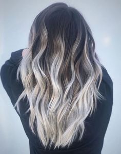 Pelo Color Ceniza, Straight Hair Highlights, Ash Brown Hair, Ash Blonde Balayage, Bronde Hair, Silver Highlights, Balayage Color, Dark Hair With Highlights, Silver Blonde