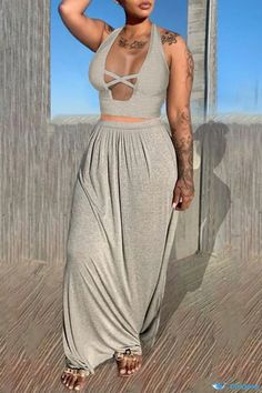 OrcaJump - Mujer Gris Sólido Halter Conjunto de dos piezas con detalle de espalda ahuecada Summer Outfits For Women, Crop Top Skirt Set, Top Skirt Set, Crop Top Skirt, Casual Sets, Womens Loungewear, Up Girl, Two Piece Dress