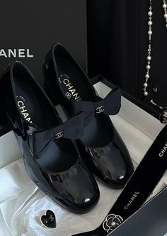 Chanel Heels, Shoes Chanel, Fashion Shoes Heels, Expensive Shoes, Cute Shoes Heels, Cinderella Shoes, Fancy Shoes, Shoe Inspiration