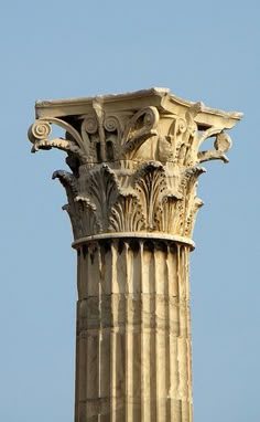 the top of an old column with carvings on it