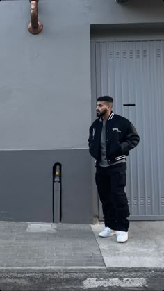 Hoodies Aesthetic Men Outfit, Black Varsity Jacket Outfit Men, Streetware Outfits Men, Jacket Outfit Men Aesthetic, Men Varsity Jacket Outfit, Gangster Outfit Men, Black Varsity Jacket Outfit, Streetware Outfits, Varsity Jacket Outfit Mens