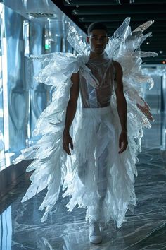 Phoenix Fashion Design, Ballroom Outfit, Christmas Costumes Diy, Phoenix Fashion, Costumes Ideas, Winter Party, Amazing Cosplay, Stunning Outfits, Fashion Inspiration Design