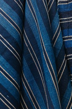 blue and white striped fabric with vertical stripes on it, as well as the bottom