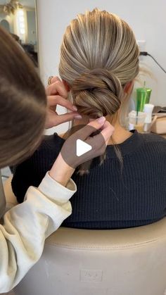 Bridal Hairstyles Low Updo, Chic Bun Hairstyle Tutorial, Up Hairstyles For Bride, Updo Buns For Wedding, Hair Up Styles For Wedding, Bun Down Hairstyles, Simple Bun Bridal Hair, 2024 Wedding Hair Updo