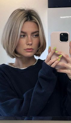 bob haircut, short bob haircut, long bob haircut, layered bob, medium bob haircut, french bob haircut, bob hairstyle, chic bob, textured bob haircut Hair Lob, Haircut Pixie, Hairstyles Layered, Hottest Hairstyles, Κούρεμα Bob, Tan Skin Blonde Hair, Haircut Medium, Cut Hairstyles