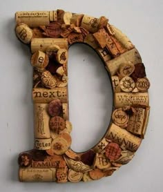 the letter d made out of wine corks is shown in front of a white background