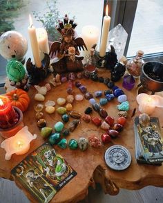 Crystal Alter, Crystal Room Decor, Magia Das Ervas, Crystal Room, Crystal Altar, Witch Spirituality