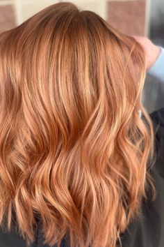 Woman with brown hair, blonde and red highlights. Ginger Highlights On Brown Hair, Blonde And Red Highlights, Ginger Highlights, Highlights On Brown Hair