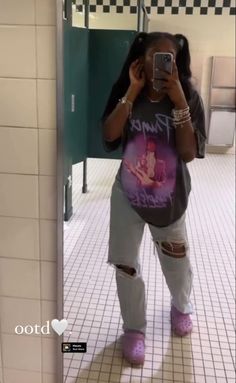 Outfit Ideas School Baddie, Baddie Fits For School, Outfits To Wear With Crocs, Croc Outfits Women, Outfit Ideas For School Black, Outfit Ideas Black Women, Picture Day Outfit, Baddie Outfits For School, Crocs Outfit