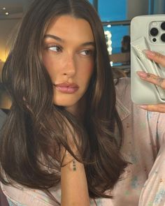 Hailey Bieber Rich Brunette Hair, Brown Hair Trends, Hailey Rhode Baldwin, Rich Brunette, Hair Color Chocolate, Brown Hair Looks, Brown Hair Inspo, Spring Hair Color, Dark Brown Hair Color