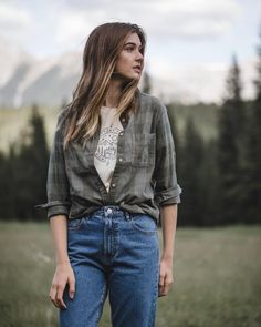 Flannel Outfits Fall, Pnw Style, Flannel Shirt Outfit, Farm Clothes, Flannel Outfits, Flannel Women, Soft Grunge, Hiking Outfit, Flan