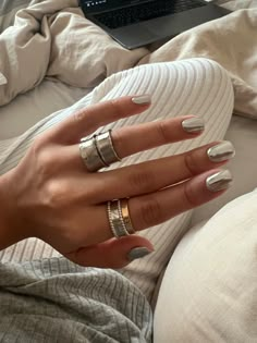 Chrome Nails Silver, Milky Nails, Chrome Nails Designs, Nail Color Trends, Thanksgiving Nails, Metallic Nails, Silver Nails