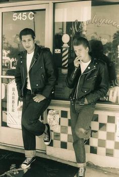 greaser 1960s - Google Search Greaser Style, Greaser Hair, 50s Aesthetic, Young Mens Fashion, Vintage Halloween Costume, Afrikaanse Mode