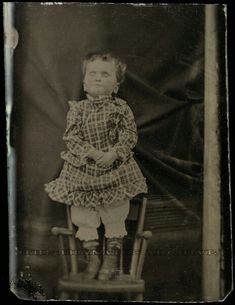 Creepy Old Photos, Memento Mori Photos, Spirit Photography, Creepy Photos, Book Of The Dead, Victorian Photos, Creepy Pictures, Post Mortem