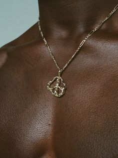 PEACE PENDANT Faris Jewelry, Mens Accessories Vintage, Streetwear Jewelry, Bronze Jewelry, Gem Necklace, Figaro Chain, Jewelry Lookbook, Mens Pendant, Mens Gold