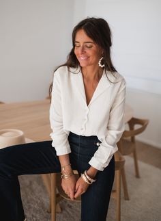 White Lutece Blouse – Easy Clothes North America White V-neck Blouse With Buttons, White V-neck Blouse With Button Closure, Outfit Minimalista, Mode Casual, Mode Inspo, Blouse Outfit, Business Casual Outfits