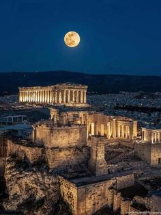 the full moon is seen over the part of the acrobatic city of rome