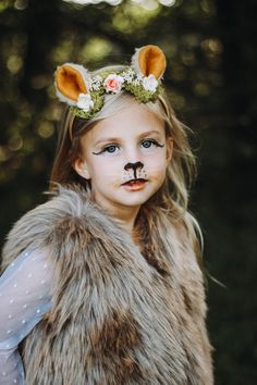 These adorable lion or bear ears are made from layers of felt and fur and decorated with moss and flowers. You may choose from golden lion (shown in cover photo for listing), light brown bear, tan bear, dark brown bear, black bear, black/white panda bear or white bear. Any combination of flower Woodland Headband, Lioness Costume, Brown Bear Birthday, Bear Halloween Costume, Moss And Flowers, Festival Face Paint, Dress Up Halloween, Tiger Birthday