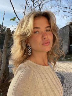 Butterfly Haircut Ideas for a Fun, Feminine Look Hairstyles Long Bob, 70s Haircuts, Matilda Djerf Hair, Butterfly Haircut, Y2k Hairstyles, Hairstyles For Layered Hair, Matilda Djerf, Blonde Hair Inspiration, Blowout Hair