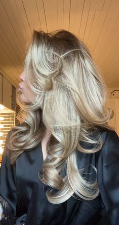 Blowout Curls Long Hair, Elegant Curls, Thrift Style, Blonde Hair Ideas, Hair Tips Video, Vintage Thrift, Gorgeous Hair