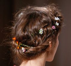 Frida Gustavsson, Flower Braids, Valentino Couture, Flowers In Her Hair, Crown Braid, Penteado Cabelo Curto, Couture Details, Hippie Chic, About Hair