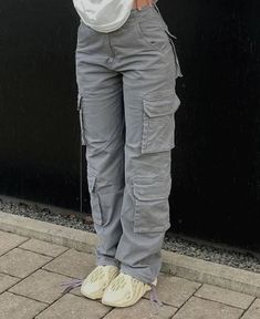 Vintage Cargo Pants, Cargo Pants Baggy, Streetwear Cargo Pants, Cargo Outfit, Celana Fashion, Chique Outfit, Overalls Fashion, Grey Cargo Pants, Fashion 90s