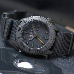 Black Adventure Watch, Diesel Watches For Men, Casio Vintage, Tactical Watch, Men's Accessories, Military Watches For Men, Stylish Watches Men, Tech Watches, Seiko Mod