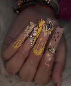 Bumble Bee Acrylic Nails, Bee Acrylic Nails, Glam Nails Designs, Gender Reveal Nails Ideas Acrylic, Unique Acrylic Nails Creative, Gender Reveal Nails Ideas, Baby Shower Nails Boy, Beach Nails Art, Finger Biting