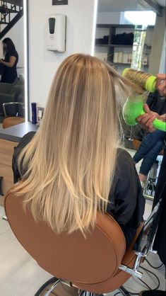 Blonde Balayage Blended, Natural Balayage Dark Blonde, Natural Blond Highlight, Balayage Hair Copper Blonde, Hair Inspiration Blonde Highlights, Natural Blonde Hair Inspiration, Grow Out Balayage, Fall Blonde Hair Colors 2024, Blond Highlights Natural