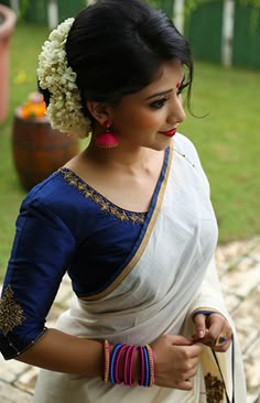 Onam Saree, Kerala Saree, Set Saree, Sari Blouse Designs, Indian Saree Blouses Designs, Saree And Blouse