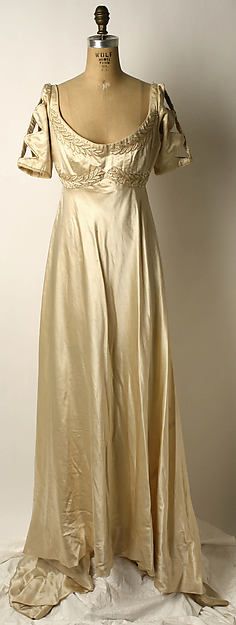 Silk evening dress (1910) designed by Liberty & Co. (British, founded London, 1875). Image and text courtesy The Metropolitan Museum of Art. Heaveninawildflower Fashion 1910, Old Dress, Silk Evening Dress, 1910s Fashion, Regency Fashion