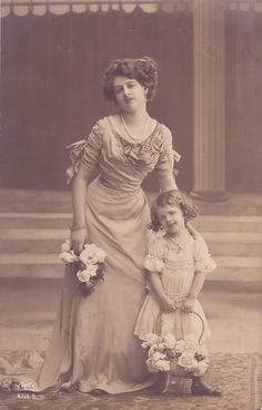 Mother Pictures, Portrait Vintage, Old Photography, Images Vintage, Vintage Portraits, White Photo, Vintage Pictures