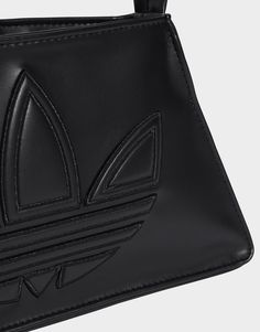 Elegant yet minimalist. Just how you like it. This adidas shoulder bag blends premium faux leather with an embossed Trefoil design for unmistakable style. The main compartment zips shut to keep your wallet, phone and other must-haves secure on the go. Look great while carrying only what you need in this modern bag.• Dimensions: 9 cm x 31 cm x 16 cm• Volume: 1.5 L• Shell: 100% polyurethane• Lining: 100% polyester (recycled)• Zip main compartment Modern Bag, Football Boots, Jd Sports, Adidas Nike, Volume 1, Shoe Care, Chucks Converse, Sports Equipment, Black Adidas