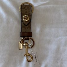 New , This Is Authentic Coach Bag Charm Key Holder. Price Is Firm. Please No Low Balling, This Is In Brand New Condition, Not Used. Brown Keychain Aesthetic, Luxury Coach Wallet On Chain, Classy Keychain, Wallet And Key Holder Coach, Coach Bag Charm, Car Keys Keychain Ideas, Coach Keychain Wallet