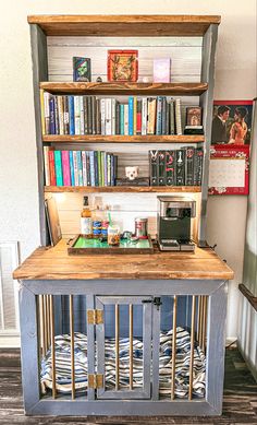 Farmhouse rustic dog kennel book shelf Dog Kennel Ideas, Pallet Dog Beds, Kennel Ideas, Cottage Vibes, Shelf Book, Pallet Beds, Book Bar, Camper Living, Book Holders