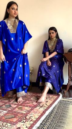 Dress Design Pakistani, Kaftan Set, Muga Silk, Kaftan Design, Silk Kurti Designs, Frocks And Gowns, Kaftan Designs, Gaun Fashion, Kaftan Style