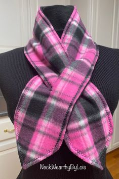 Pink Black Plaid Scarf Reversible With Black Solid - Etsy Fleece Scarf Pattern, Fleece Sewing, Hand Mobility, Fleece Sewing Projects, Scarf Sewing Pattern, Pink Black Plaid, Hooded Scarf Pattern, Keyhole Scarf, Fleece Projects