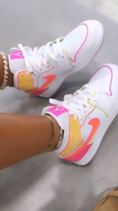 Trendy Shoes Sneakers, Nike Shoes Girls, Preppy Shoes, Jordan Shoes Girls, All Nike Shoes, Shoes Trendy, Nike Air Shoes, Cute Nike Shoes, Cute Sneakers