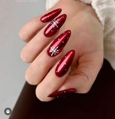 Festive Nail Designs, Red Christmas Nails, Cute Christmas Nails, Christmas Gel Nails, Snowflake Nails, Christmas Nails Acrylic, Red Nail, Festival Nails