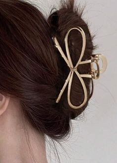 Elevate your summer style with our adorable Bow Hairclip! This charming accessory features a vibrant, gold-colored bow that adds a playful and fresh touch to any hairstyle. Made with lightweight, breathable fabric, it's perfect for those warm, sunny days. The bow's delicate design and soft, summery hues make it a versatile addition to your wardrobe, whether you're heading to a garden party, a beach outing, or simply enjoying a casual day out. Easy to clip on and secure, this cute and summery hai Lana Del Rey Cottagecore, Coquette Lana Del Rey, Cottagecore Summer, Beach Outing, Blank Hats, Hair Up Styles, Delicate Design, Bow Design, Sweet Style