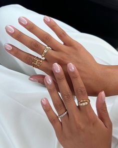 19 Doughnut Glaze Nails Designs You'll Want to Try Next | Who What Wear Bridesmaids Nails, Kutek Disney, Milky Nails, Graduation Nails, Spring Nail Trends, Manicure Nails, Pearl Nails, Girls Nails