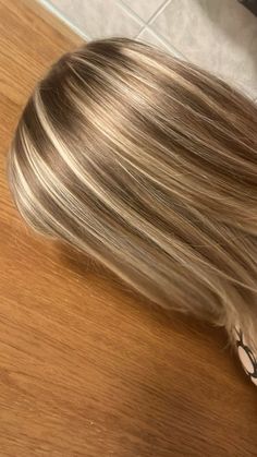 Cool Hair Dye Ideas For Brown Hair, Blond Hair Strands, Blond Highlights On Brunette, Blonde Highlights Streaks, Light Blonde And Brown Hair, Brown Blonde Hairstyles, Brown And Blond Highlight, Blocky Blonde Highlights, Brown Blonde Skunk Hair